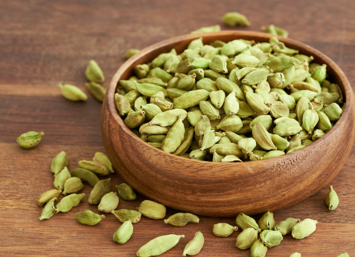Green and brown cardamom