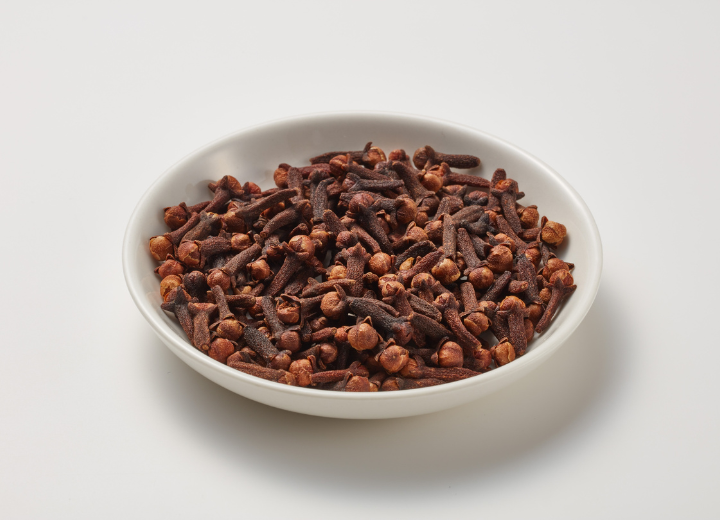 Cloves prepared for export